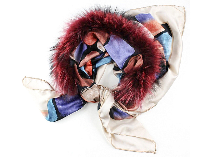 Išskirtinė ir Ryški Skarelė Puošta Dažyto Usūrinio Šuns Kailiu